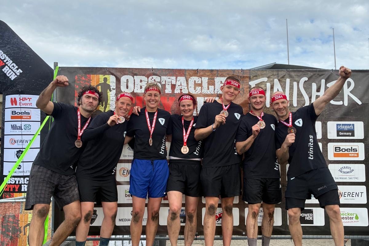 Teil des trinitas Teams beim Obstacle City Run 2026