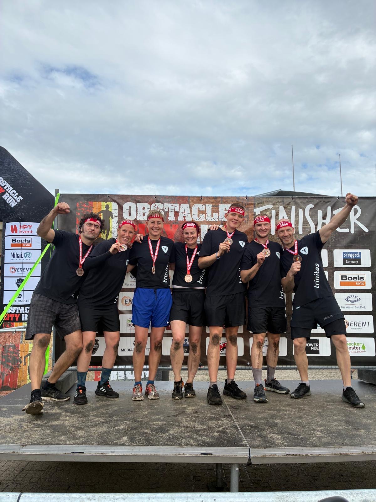 Teil des trinitas Teams beim Obstacle City Run 2026